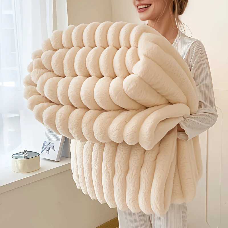 Thickened Wide Striped Flannel Multifunctional Blanket Soft Skin-Friendly Waterproof Bed Sheet Cover Sofa Throw Nap Blanket for H251216 - view 3