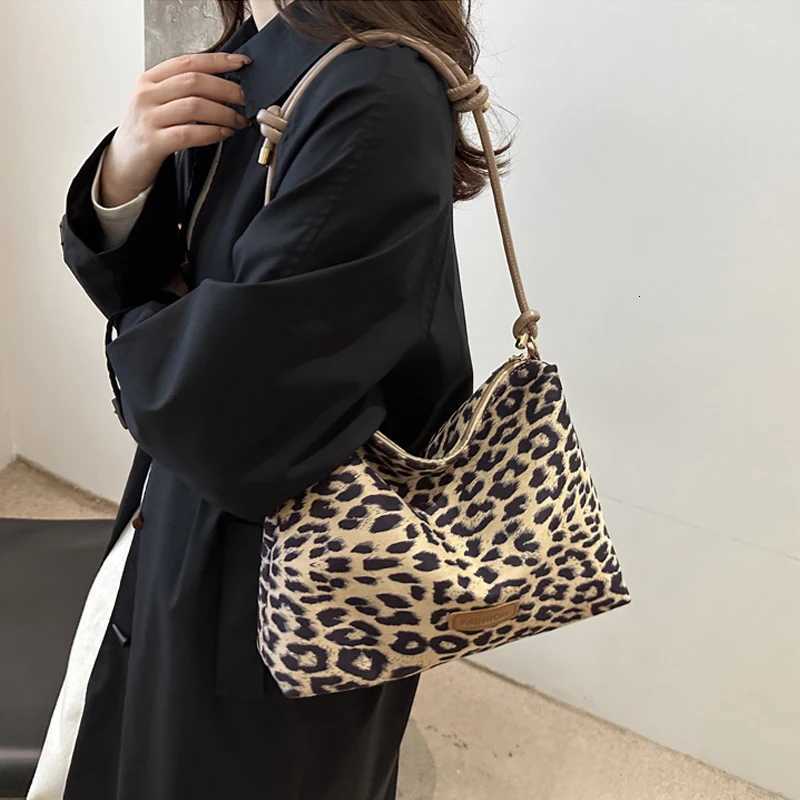 Autumn Winter New Large Capacity Womens Bags Fashion Leopard Print Tote Premium Texture Versatile Commuting Shoulder Armpits M251216