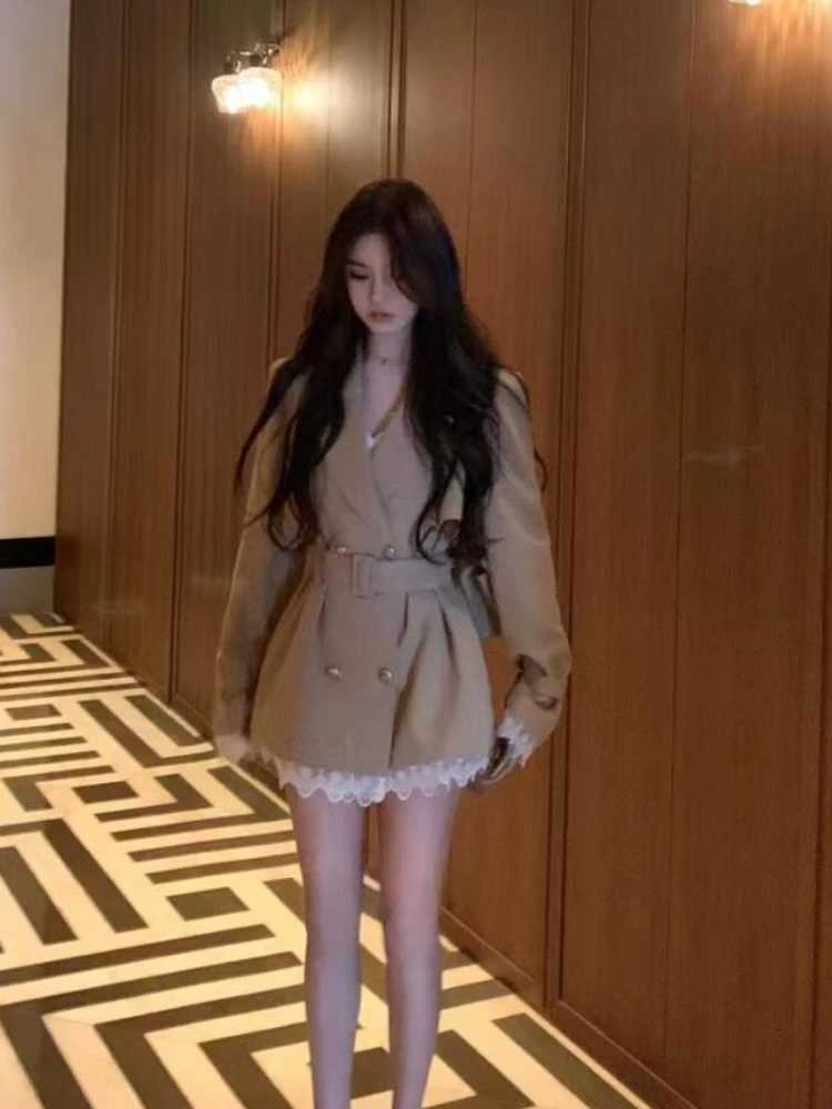 French Fashion Khaki Elegant Trench Coat Women Design Mid-Length Lace Patchwork Jackets Korean Overcoat Casual Chic Outfits NewT251216