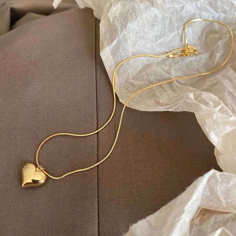 Women Necklace Peach Heart Snake Bone ShAPe Pendant Clavicle Chain Necklace M251216