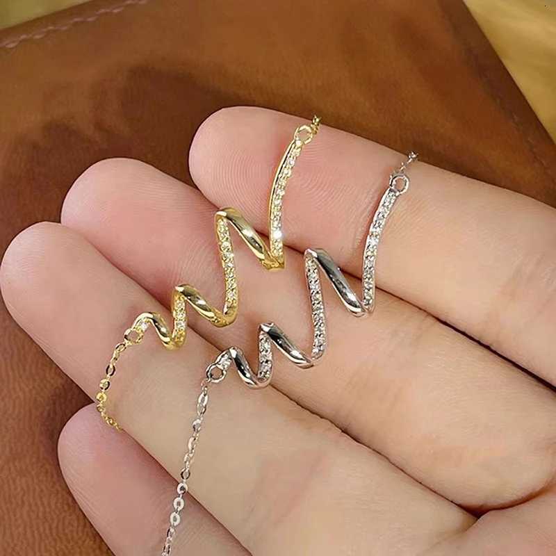 Huitan Wave Shaped Women Pendant Necklaces Wedding Party Engagement Daily Versatile Accessories Inlaid Shiny CZ Trendy Jewelry M251216