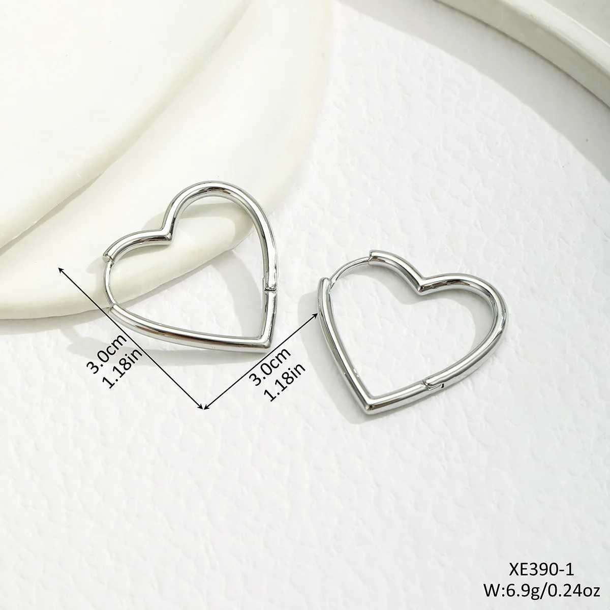 European and American Fashion Creative Design Heart Earrings Personalized Simple Elegant Cut Out Heart-Shaped Earrings G251216