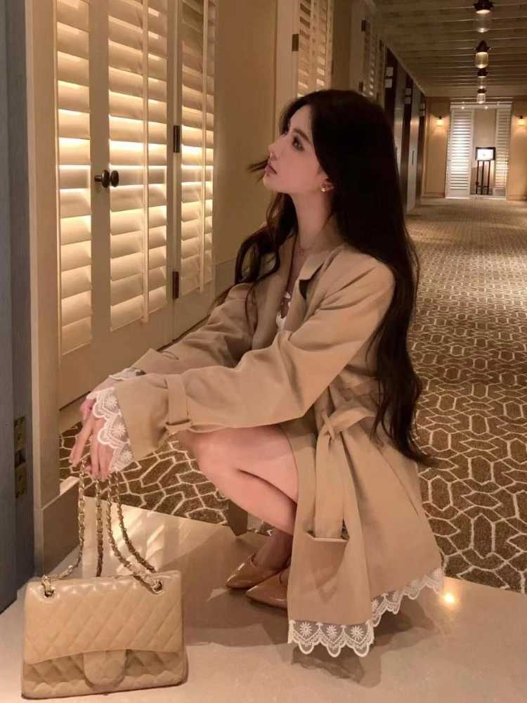 French Fashion Khaki Elegant Trench Coat Women Design Mid-Length Lace Patchwork Jackets Korean Overcoat Casual Chic Outfits NewT251216