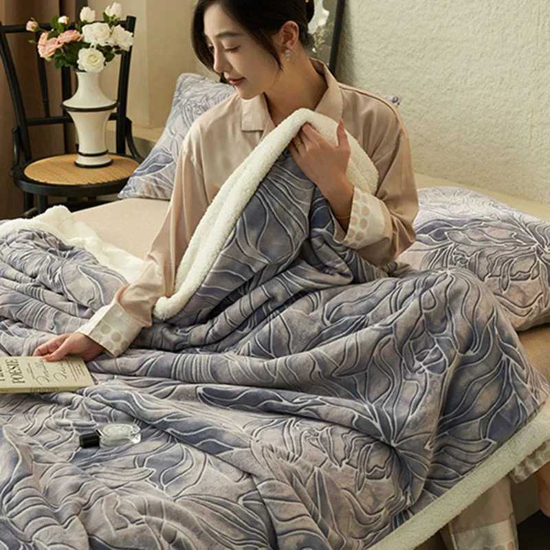 Vintage Printed Double-Layer Thick Blanket Nordic Autumn Winter Warm Lamb Wool Blankets Multifunctional Naked Sleeping Quilt H251216 - view 3