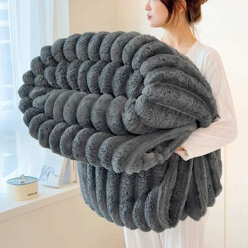 Light luxury Solid Color Multifunctional Rabbit Velvet Blanket Winter Thick Warm Flannel Used For Bedroom Living Room Blanket H251216 - view 7