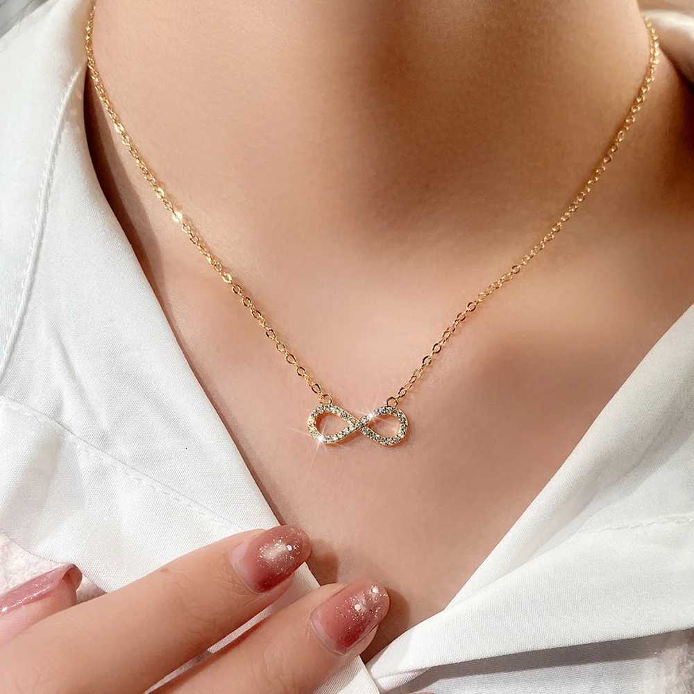 Huitan Simple Infinity Shape Pendant Necklace Women Inlaid Shiny CZ Stone Fancy Figure 8 Clavicle Chain Necklace Wedding Jewelry M251216