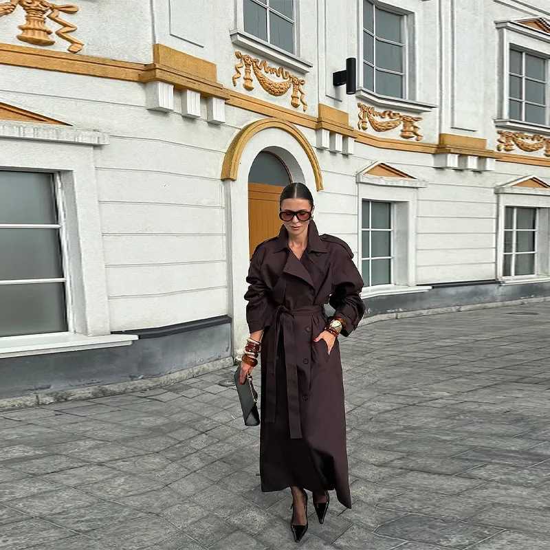 Vintage Brown Lapel Long Trench Coat Fashion Long Sleeve Single Breasted Lace Up Windbreaker 2025 Autumn Lady Commuter OutwearT251216