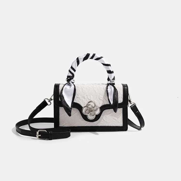 A new design handbag for women a fAshionable single-shoulder crossbody bag M251216