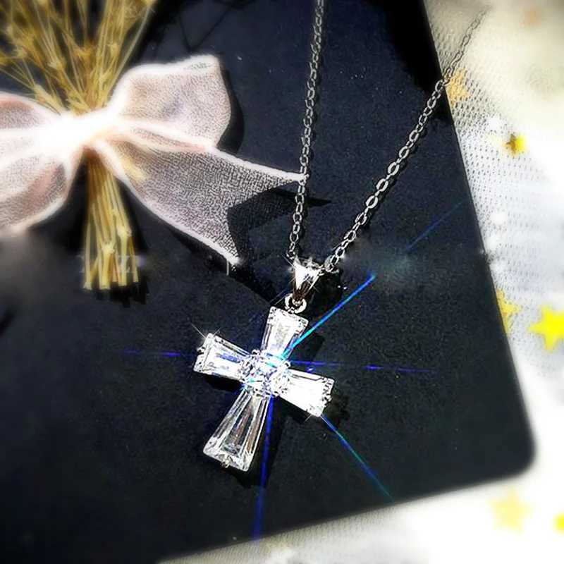 Huitan Simple Stylish Cross Pendant Necklaces for Women Square/Trapezoidal White CZ Luxury Bridal Wedding Jewelry 2021 Trends M251216