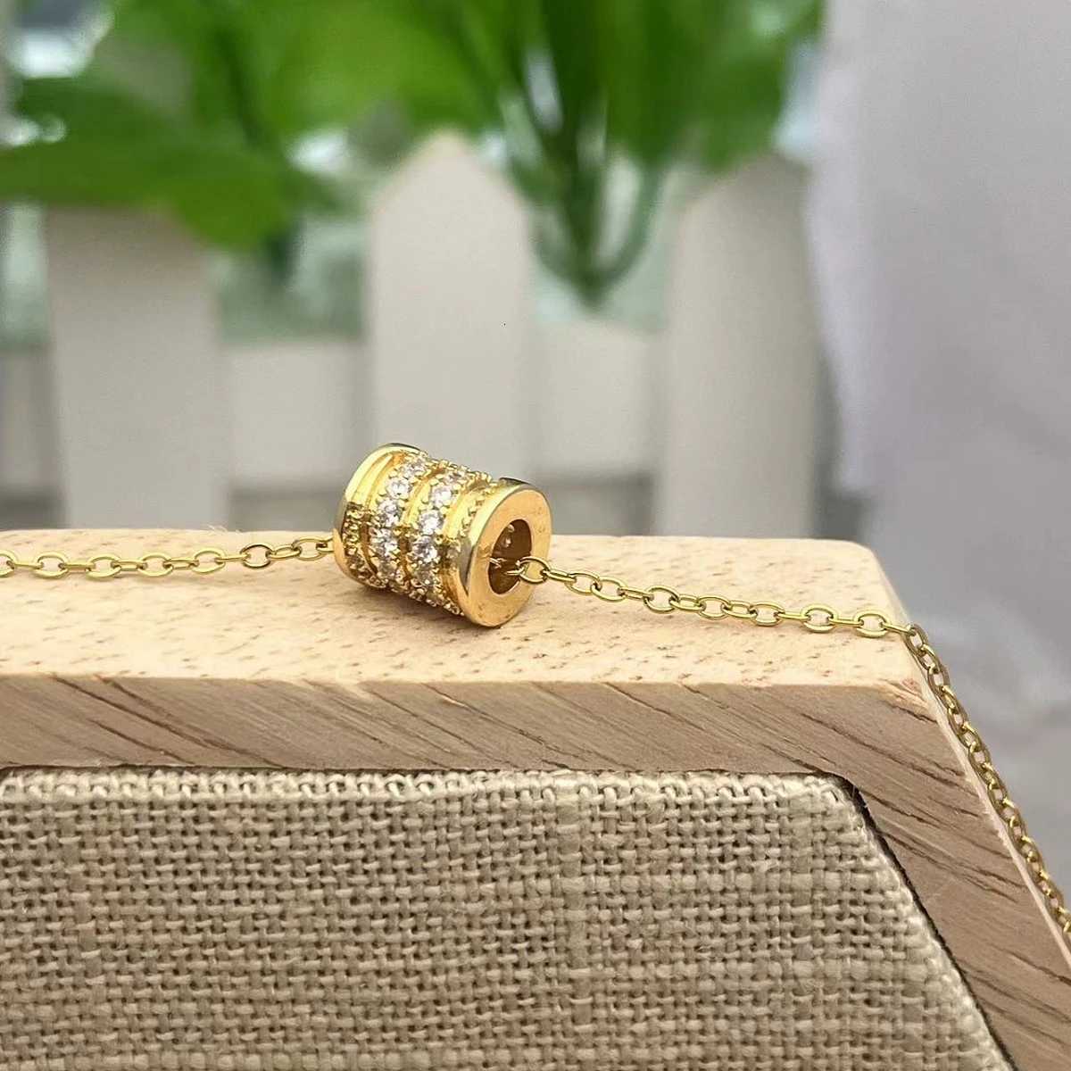 Luxury High Feeling Womens Fashion Necklace Copper Micro Zirconia Niche Pendant Light Luxury Simple Accessories M251216