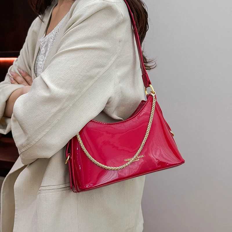 Elegant Womens Leather Classic Crossbody Shoulder Tote Bag Designer Fashion Handbag For Daily Modern Looks M251216