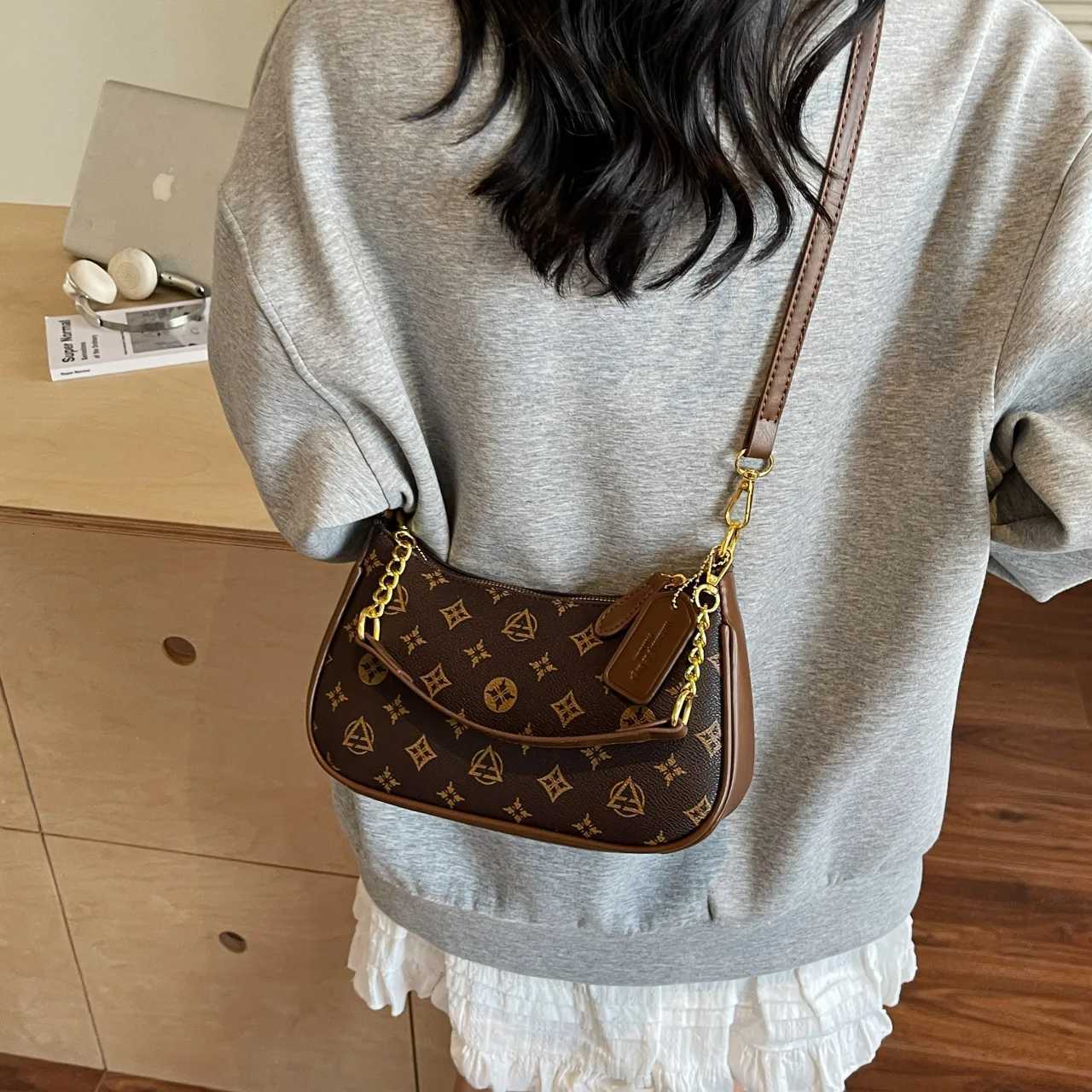 High End Fashion Handheld Shoulder Underarm Bag For Women Summer Chain Strap Crossbody Purse Premium Quality M251216