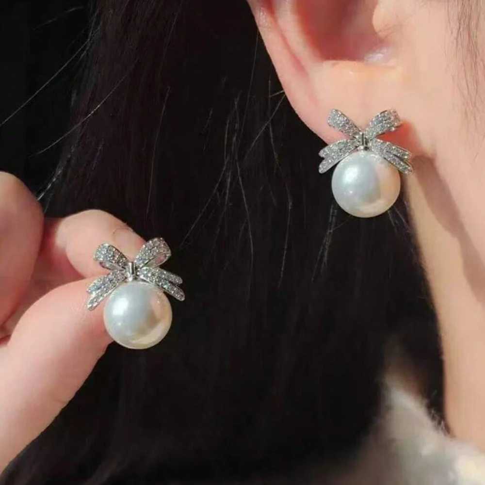 1 Pair Womens Silver Needle Earrings with Diamond Imitation Pearl Inlay Fashionable Niche Design Elegant Jewelry Earrings G251216