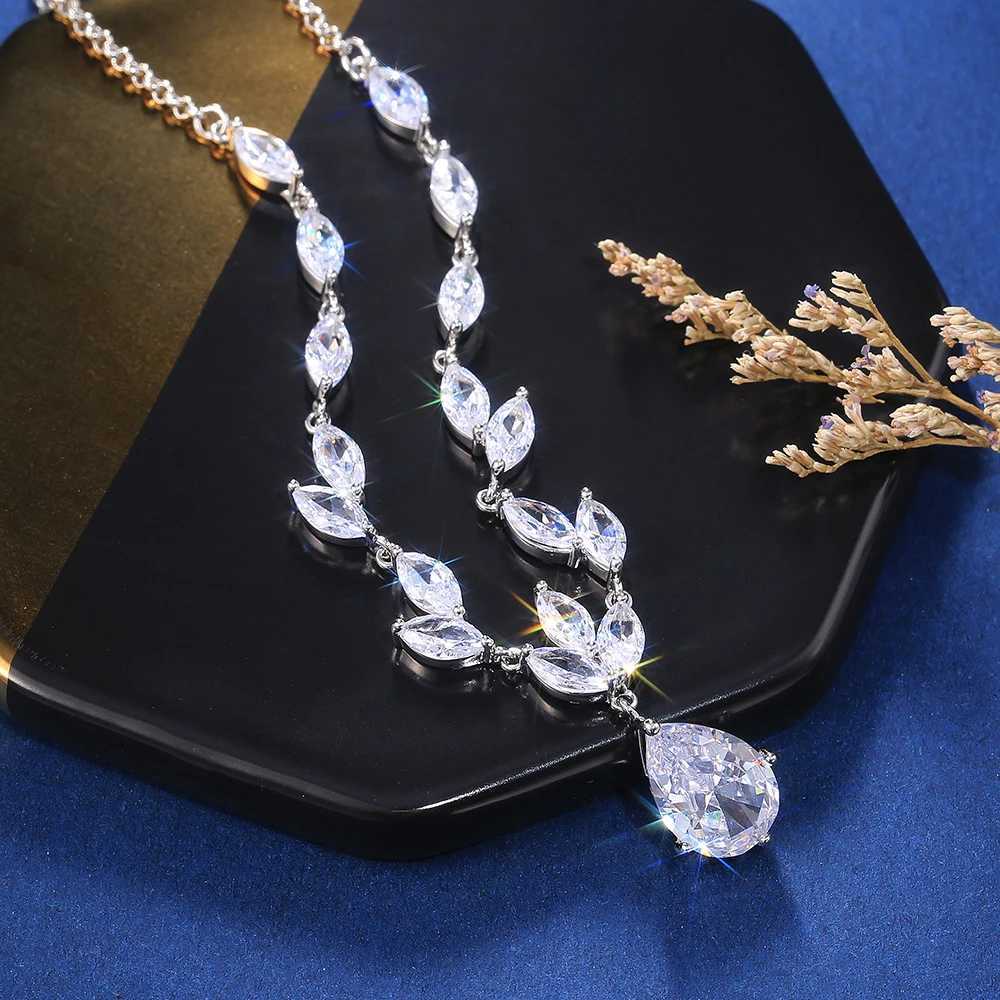 Huitan Classic Gorgeous Water Drop CZ Pendant Women Necklace Full Bling Iced Out Wedding Wife Necklace Best Anniversary Presents M251216