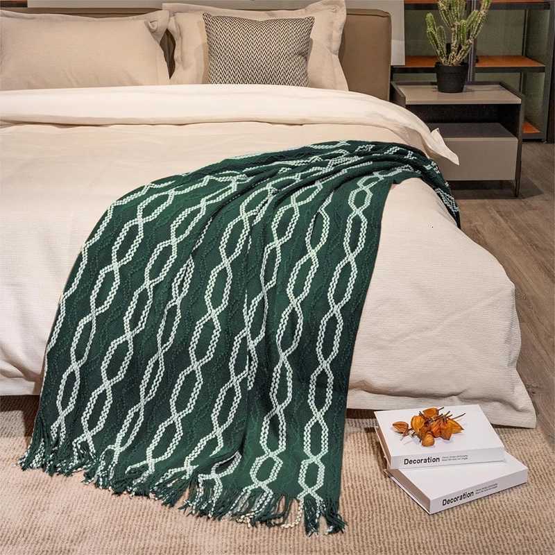 Decorative Green Christmas Gift Throw Blanket Textured Blanket with Tassel Knitted Cozy Lightweight Blanket for Couch Bed H251216 - view 3