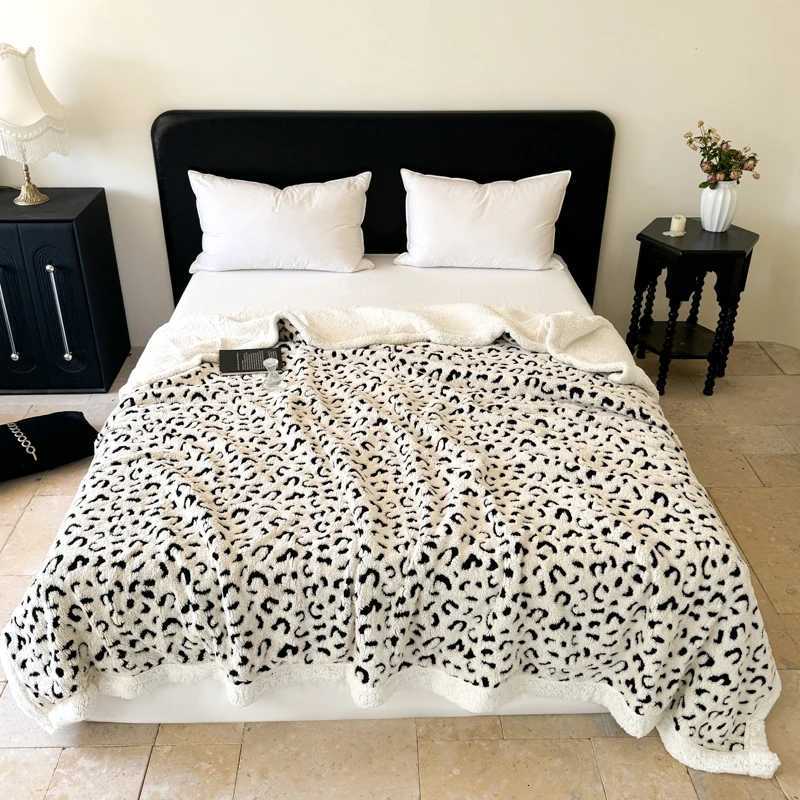 Leopard Print Thicken Warm Blanket Soft Comfortable Artificial Lambswool Sofa Blanket Cozy Yarn Dyed Jacquard Nap Blanket Shawl H251216 - view 3