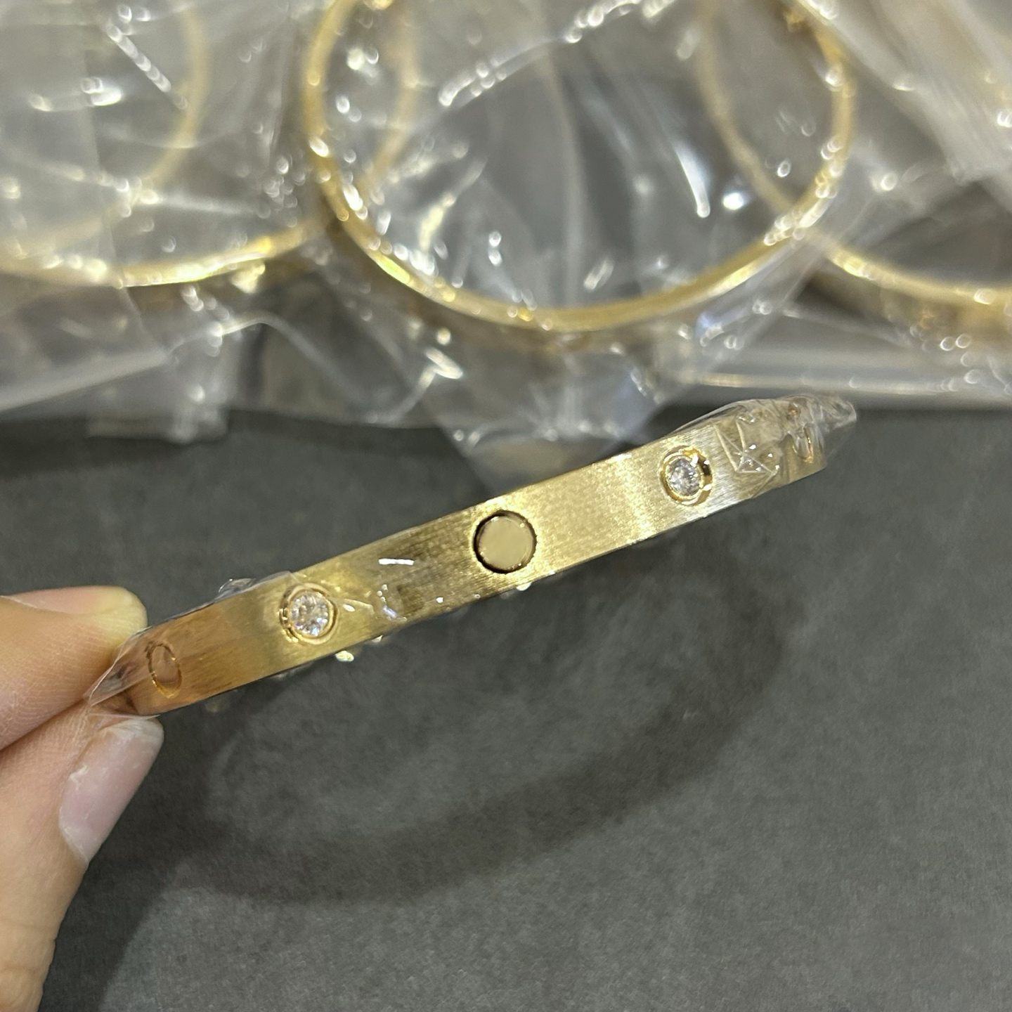 designer bracelet bangle Wide brushed bracelet women 4 diamond mens bracelets Unique matte texture fashion jewelry woman party daily outfit