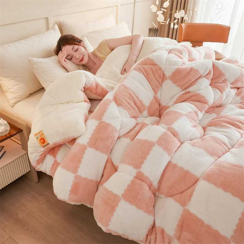 Checkerboard Thickened Coral Fleece Winter Blanket Double Sided Plush Warm Quilts for Bed Super Soft Queen Size Winter Comforter H251216 - view 4