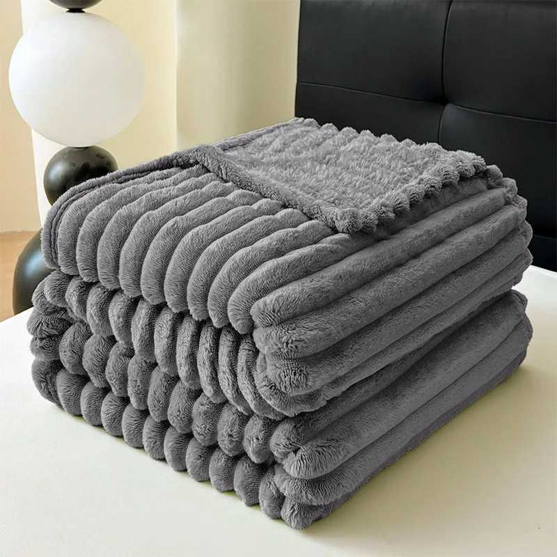 Blanket Thickened Milk Velvet Autumn/winter Blanket for Office Nap Flannel Sofa Cover Pet Warm Soft Blanket Large Size H251216 - view 7