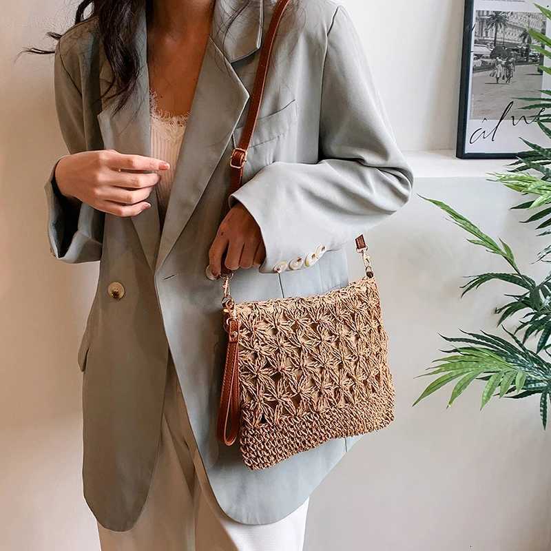 Summer Beach Women Straw Rattan Weave Shoulder Crossbody Bag Hollow Design Female Daily Messenger Handbag M251216