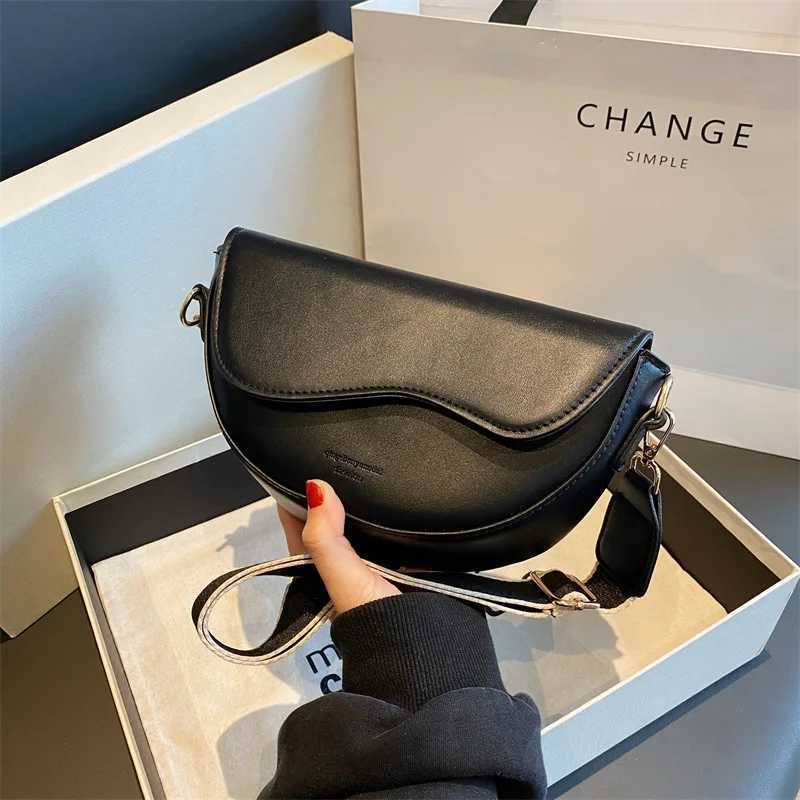 Fashion Small PU Leather Saddle Armpit Bags for Women Vintage Designer Shoulder Crossbody Bag Small Flap Purse and Handbags M251216