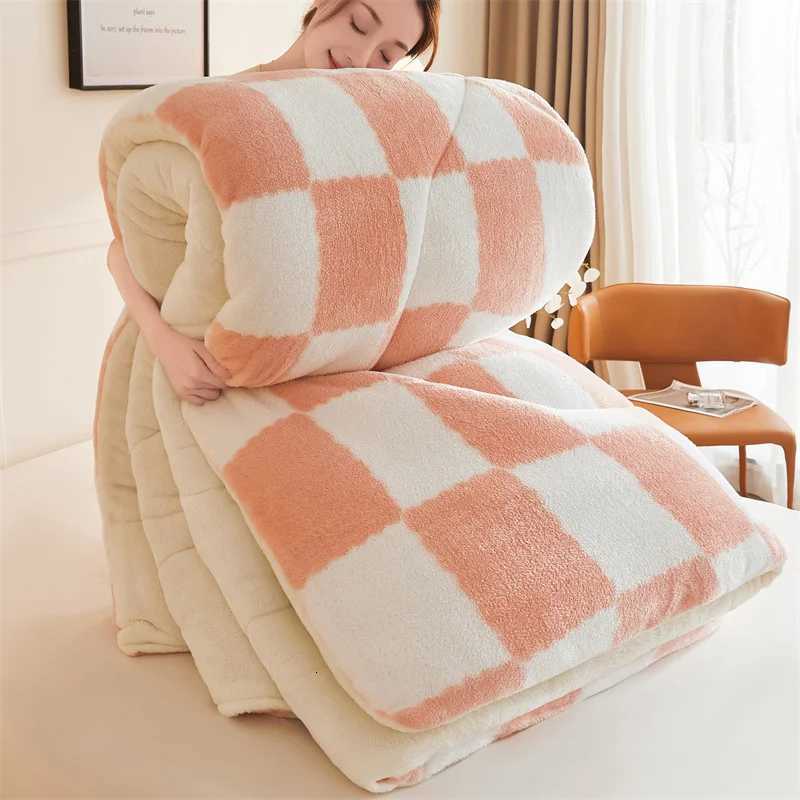 Checkerboard Thickened Coral Fleece Winter Blanket Double Sided Plush Warm Quilts for Bed Super Soft Queen Size Winter Comforter H251216 - view 3