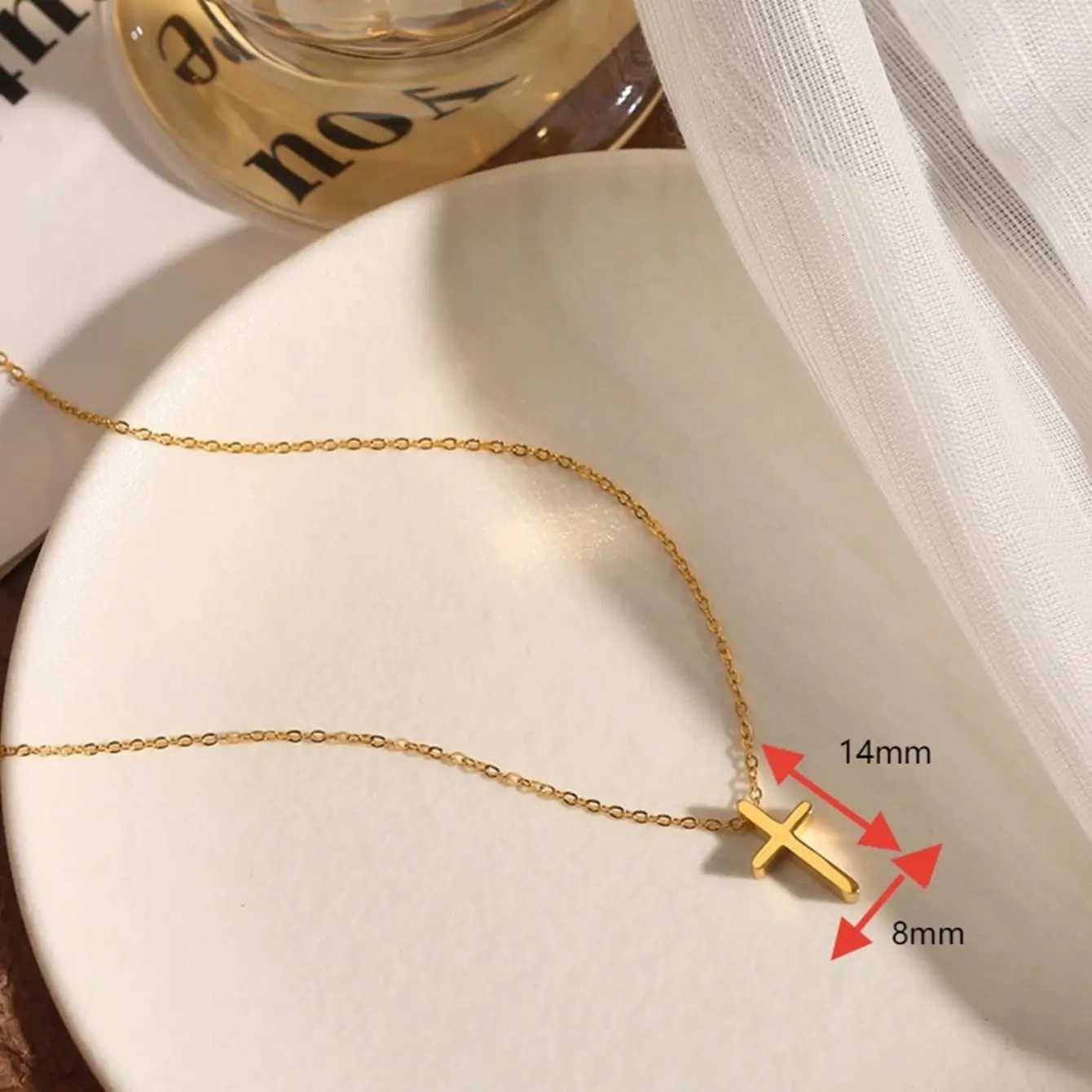 Cute 18K Gold Plated Necklace Stainless Steel Cross Charm Pendant Necklace for Women M251216