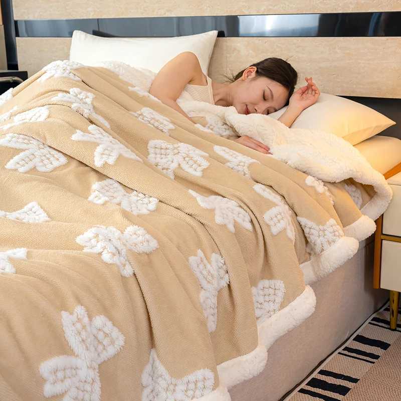Artificial Lambswool Autumn Winter Warmth Blanket High Quality Thickened Sofa Blanket Fluffy Skin Friendly Comfortable Comforter H251216 - view 4