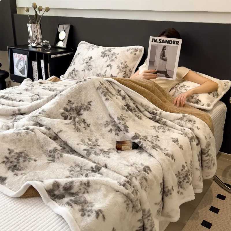 2025 new printed imitation rabbit plush blanket office nap shawl blanket winter sofa thermal blanket bed H251216 - view 3