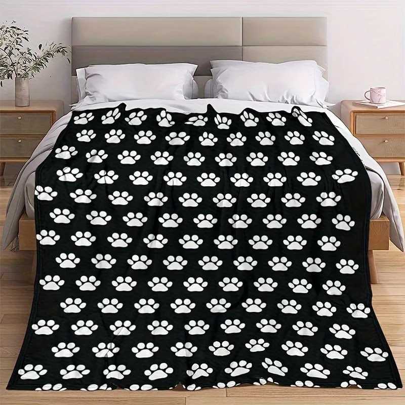 1pc Dog Paw Print Fleece Blanket Soft Plush Flannel Throw For Pet Lovers Cozy Bedding Home Decor - Black And White H251216 - view 3