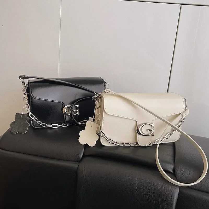 Classic Leather Shoulder Bag For Ladies Chic And Durable Crossbody Style Perfect For Outings M251216