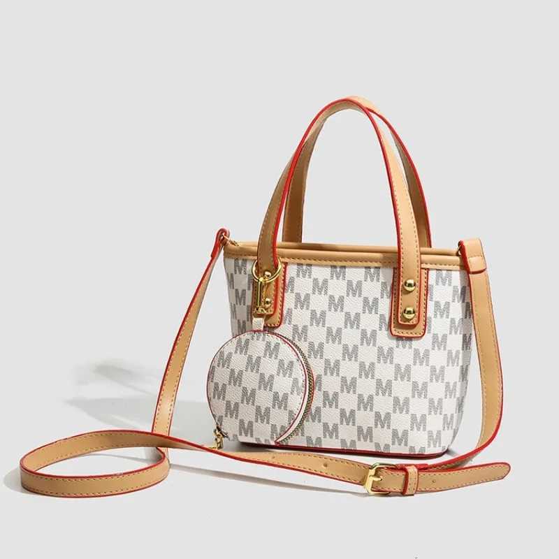 This checkerboard pattern fashionable and versatile hand-held crossbody vegetable basket small bag M251216