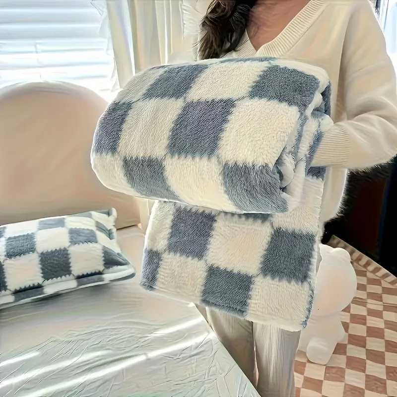 Cozy Plush Throw Blanket - Comfortable Imitation Rabbit Hair Reversible Blanket Thermal Fleece Blanket Nap Blanket H251216 - view 4