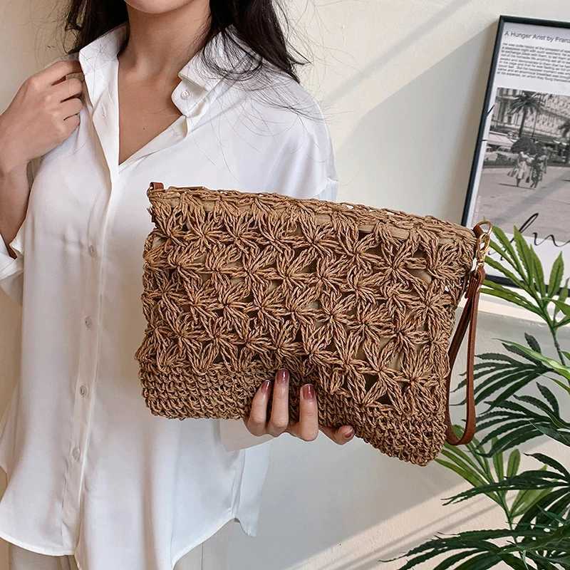 Summer Beach Women Straw Rattan Weave Shoulder Crossbody Bag Hollow Design Female Daily Messenger Handbag M251216