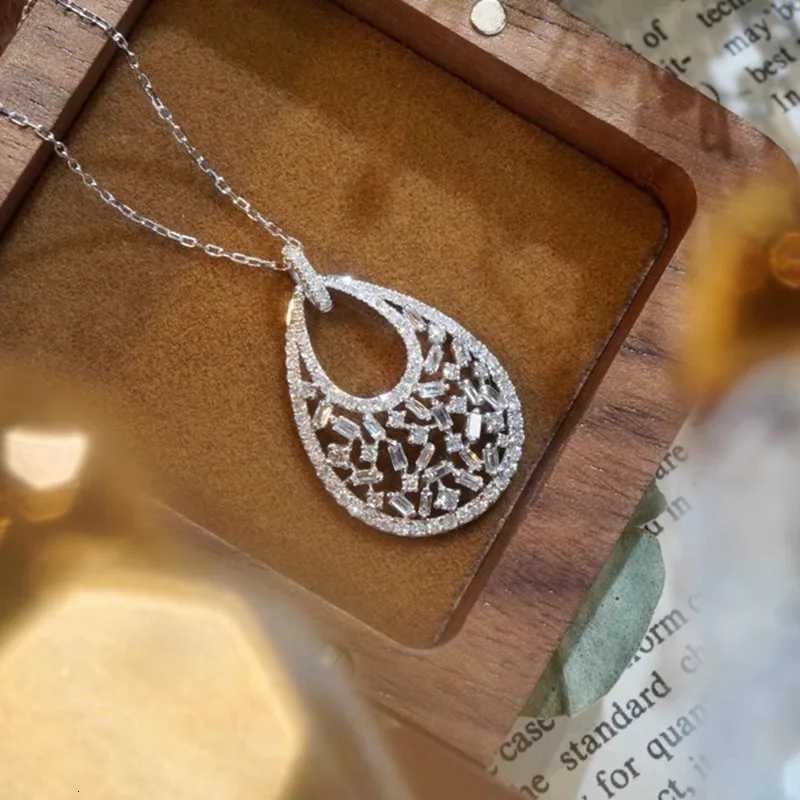 Huitan Gorgeous Waterdrop Shaped Pendant Necklace Full with Cubic Zirconia Bling Bridal Wedding Necklace Statement Jewelry M251216