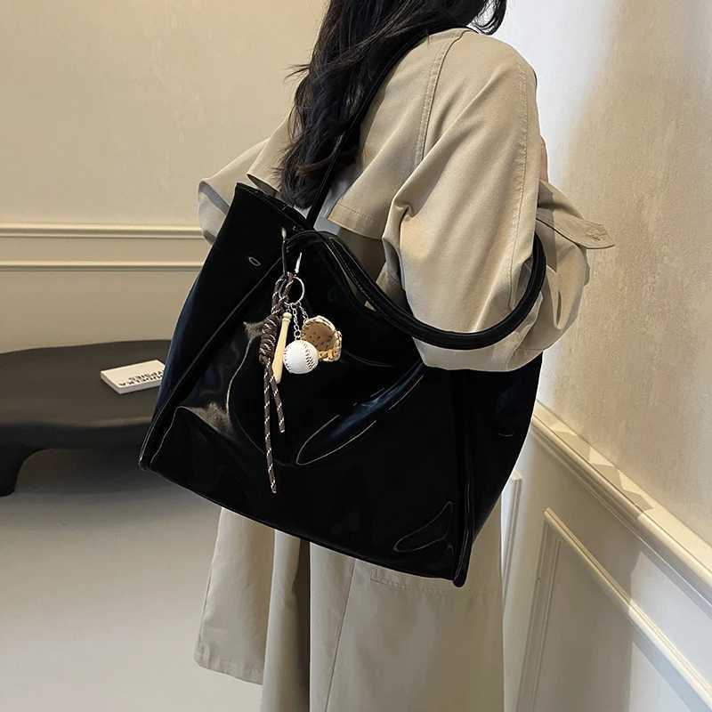 Black Large Capacity Tote Bag For Women New Simple Soft PU Leather Shoulder Bags Female Commuting Shopping Handbags M251216