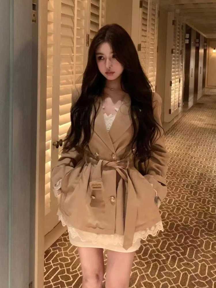 French Fashion Khaki Elegant Trench Coat Women Design Mid-Length Lace Patchwork Jackets Korean Overcoat Casual Chic Outfits NewT251216