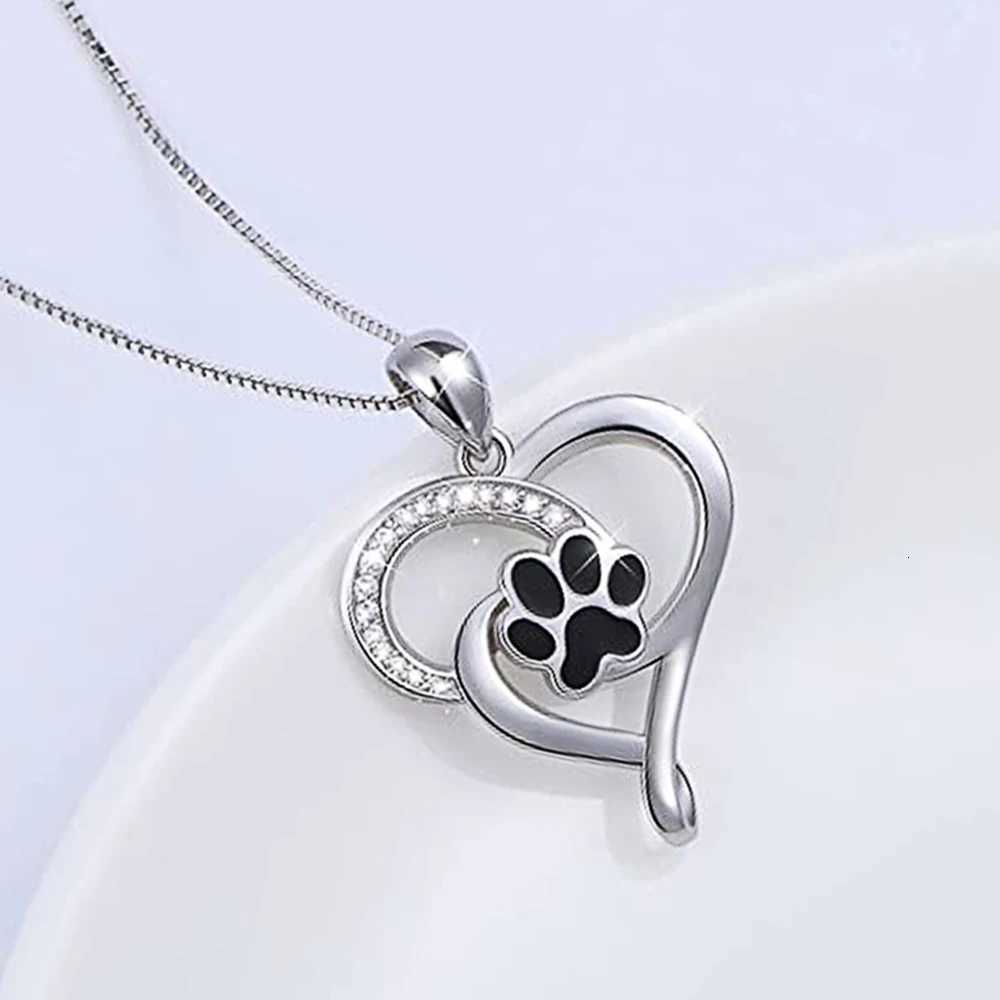 Huitan Newly Design Heart Shaped Pendant Necklace Silver Color Chain Lovely Black Footprints Anniversary Gift Wedding Jewelry M251216