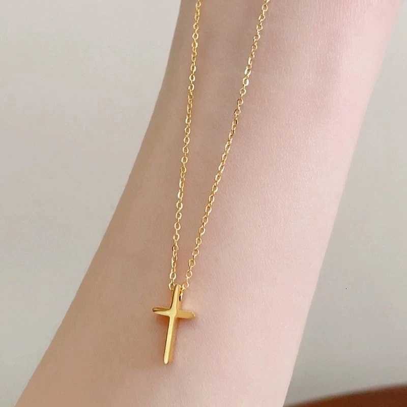 Cute 18K Gold Plated Necklace Stainless Steel Cross Charm Pendant Necklace for Women M251216