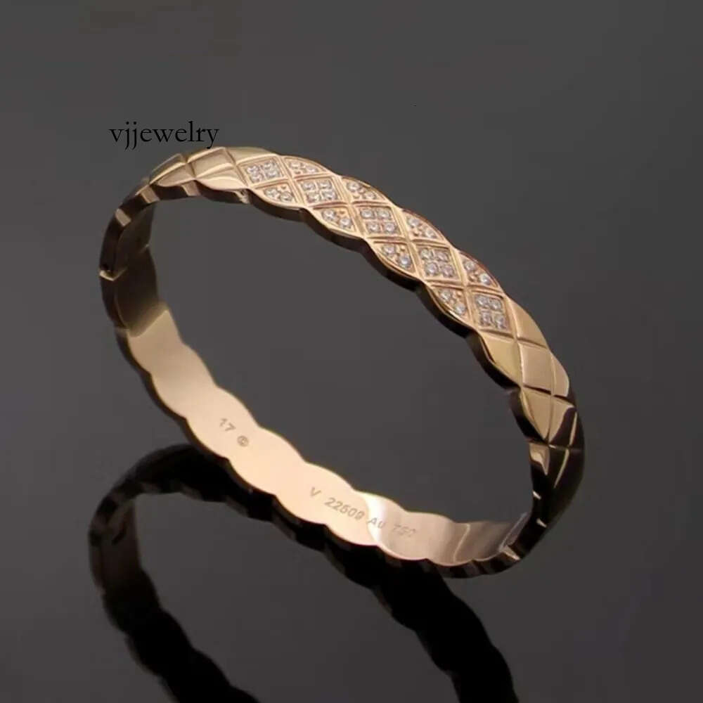 Brand Classic Crystal Cuff is a Womens New Fashion with Diamond Checker Pattern Titanium Gold Designer Bracelet