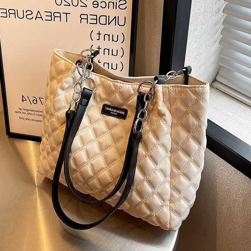 Womens Large Capacity Shoulder Bag Quilted Tote Bag Fashion All-match Commuter Bag M251216