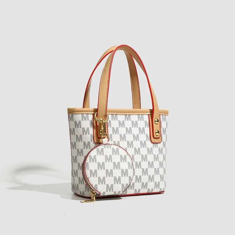 This checkerboard pattern fashionable and versatile hand-held crossbody vegetable basket small bag M251216