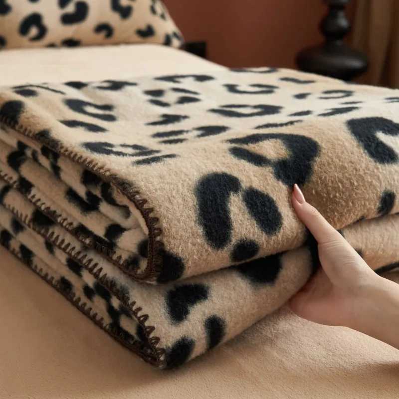 New thickened imitation cashmere milk fleece blanket shawl towel blanket coral fleece office blanket H251216 - view 6