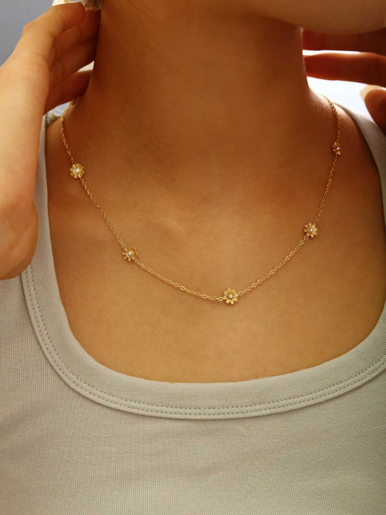 Ins Style Fashion Light Simple Luxury Elegant Delicate Stainless Steel 18K Gold-Plated Pearl Daisy Flower Necklace Female M251216