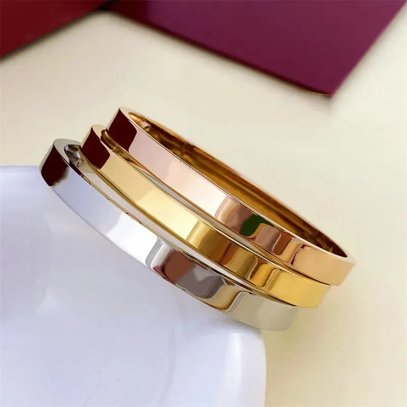 Classic Couple bracelet designer Bracelet 18K gold Bracelet titanium Bracelet Women Men Bracelet High Quality Designer Jewelry16 17 18 19 size valentines Day gift