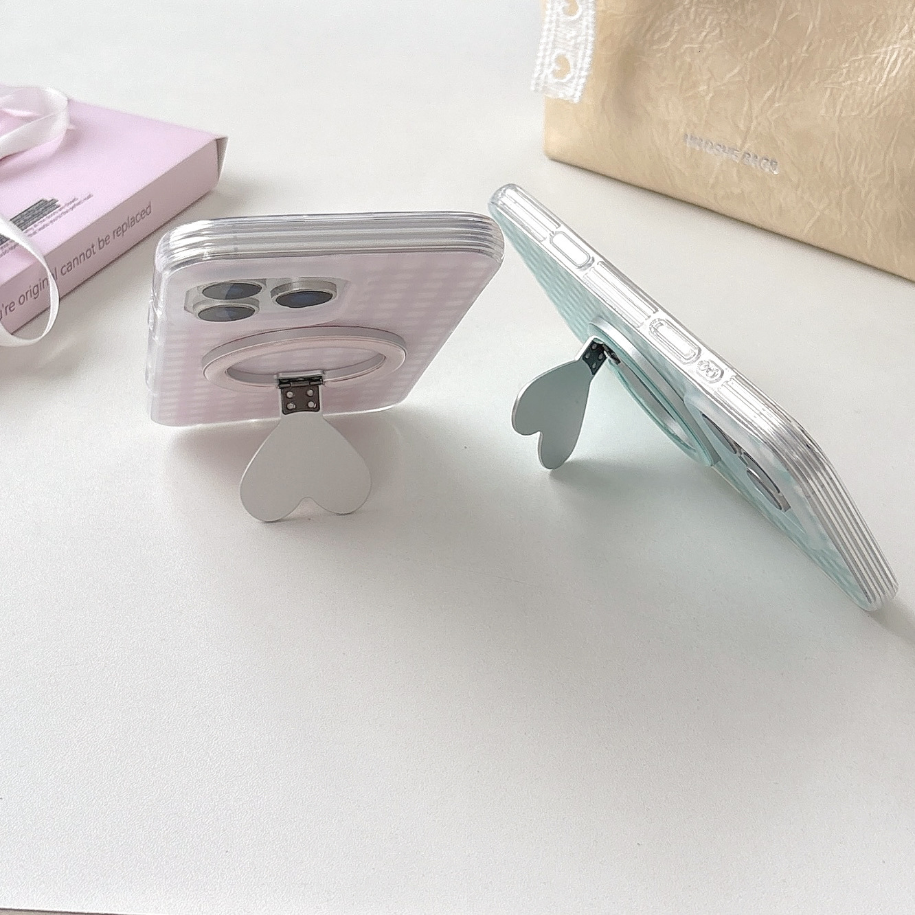 Magnetic Heart Stand Compatible with iPhone 17 Pro Max Apple 16P Phone Case 14/15 Solid Color Plaid