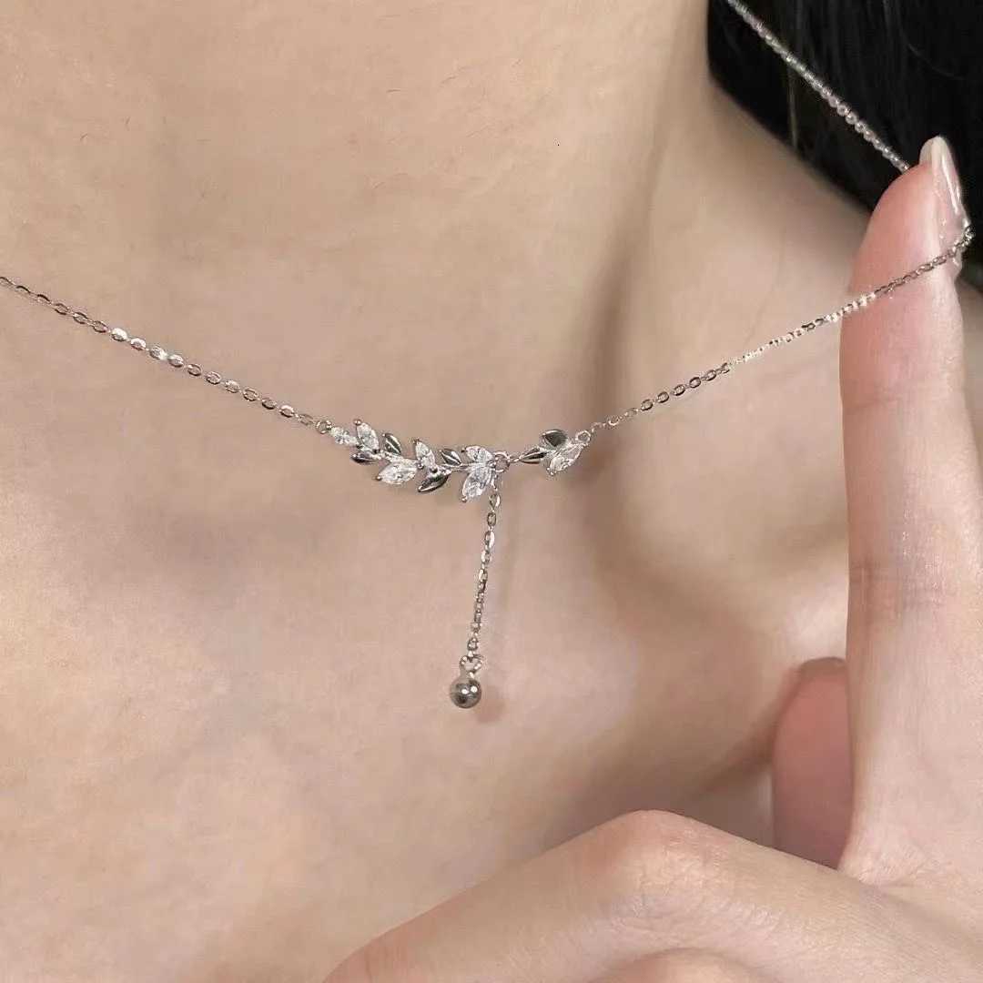 Simple Silver Color Alloy Clavicle Chain Necklace For Women TrenDY Crystal Choker Fashion Jewelry Womens AccESSories M251216