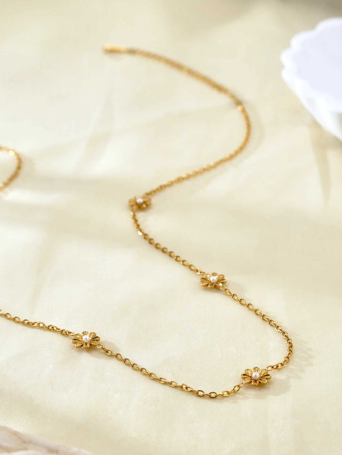 Ins Style Fashion Light Simple Luxury Elegant Delicate Stainless Steel 18K Gold-Plated Pearl Daisy Flower Necklace Female M251216