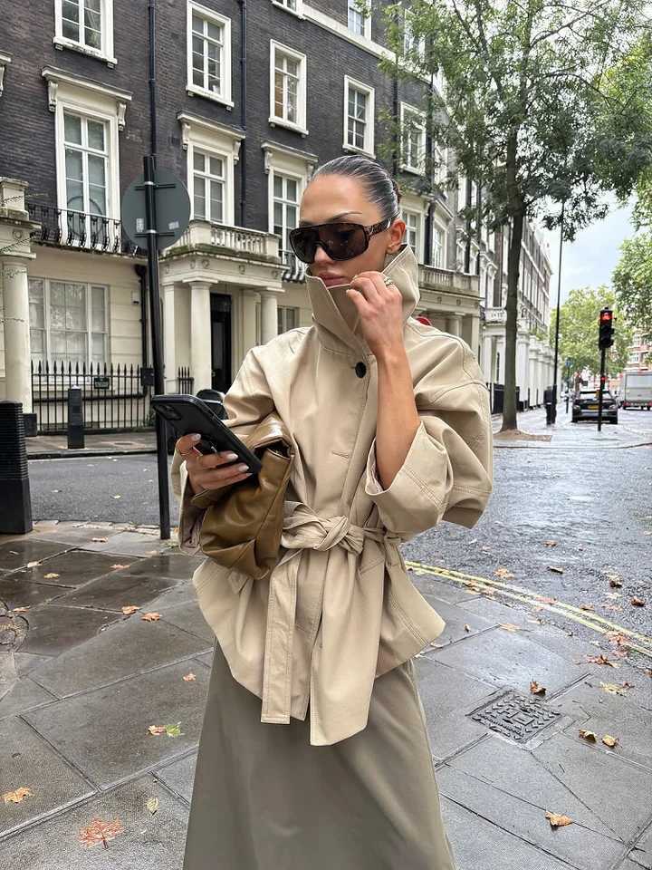 Elegant Womens Jacket Turn-down Collar Full Sleeve Belt Lace Up Solid Female Short Jackts 2025 Autumn Fashion Commute Lady CoatT251216