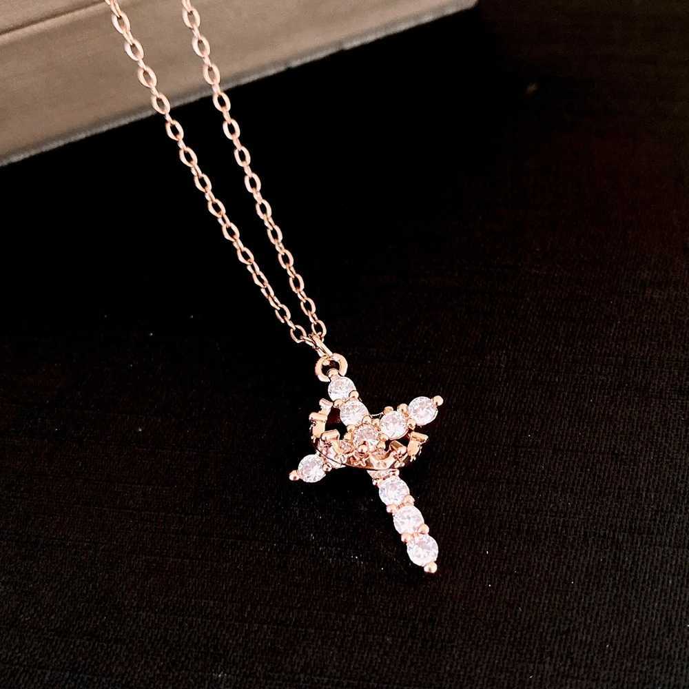 Hot Selling Womens Cross Necklace Temperament Hollow Zircon Wear Crown Design Clavicle Chain Necklace M251216